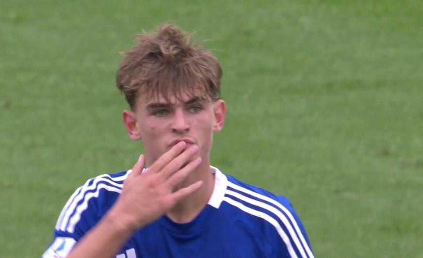 场上展现出 场上展现出